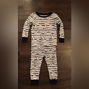Old navy halloween toddler pajamas 18-24 months